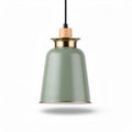 Lampe suspendue en métal vert avec détails en bois et dimensions 15 x 15 x 25cm